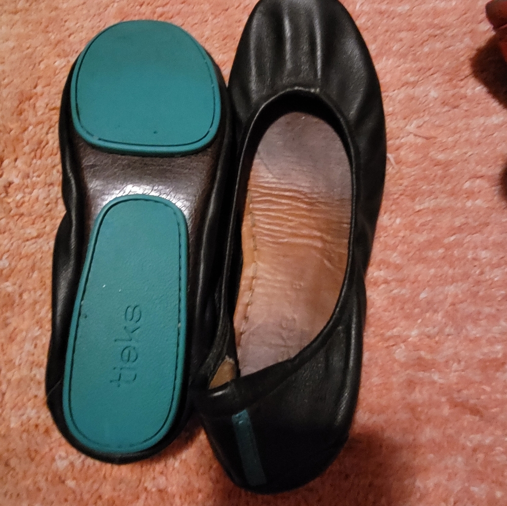 Black Tieks